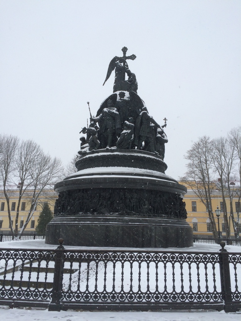 Памятник Столетию России (Великий Новгород).jpg