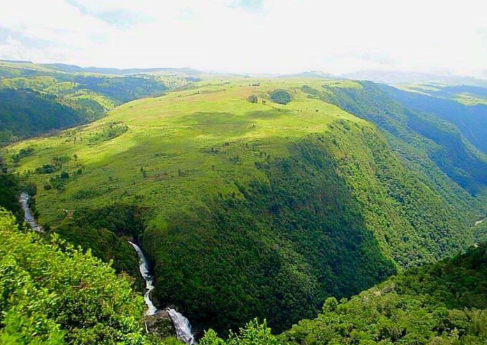 Mutarazi Falls -Pic Credit Dynasty Travel.png