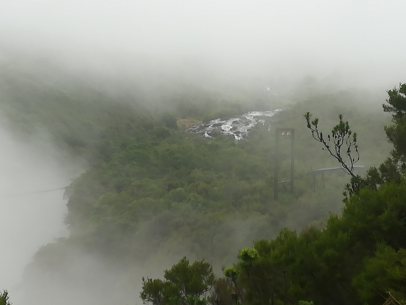 Mutarazi Falls covered in mist.jpg