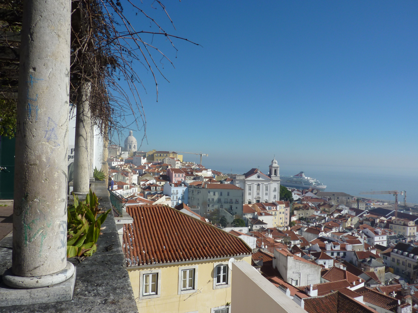 Лиссабон - смотровая площадка.JPG