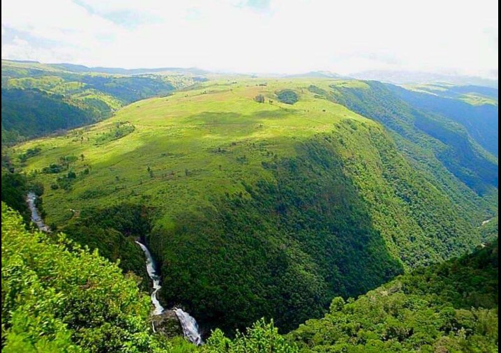 Mutarazi Falls -Pic Credit Dynasty Travel.jpg